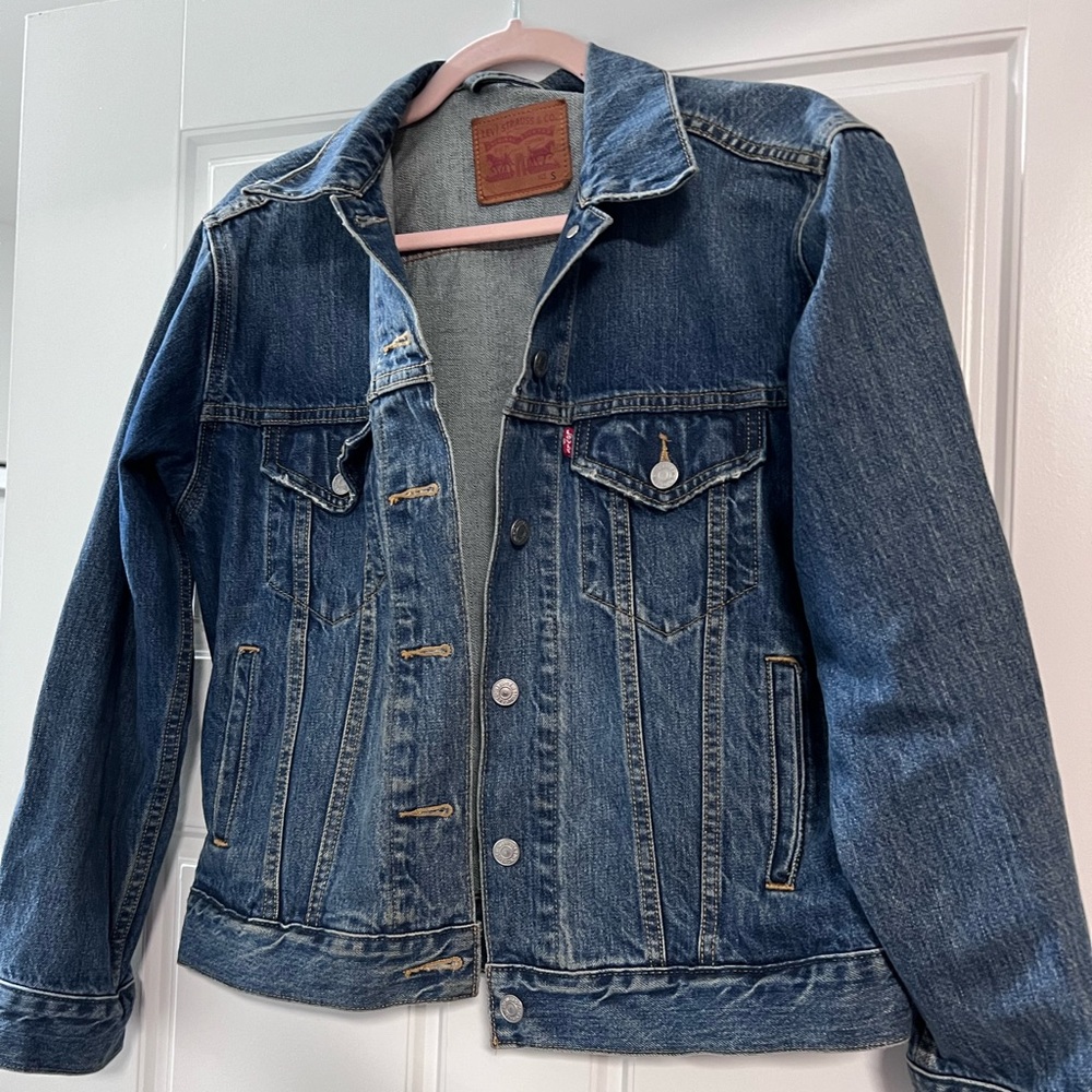90s Levi’s denim jacket